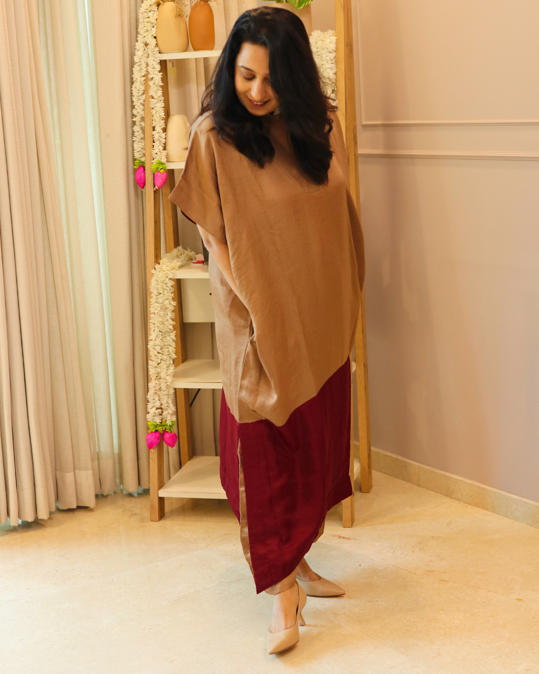 Niva - Golden & Maroon