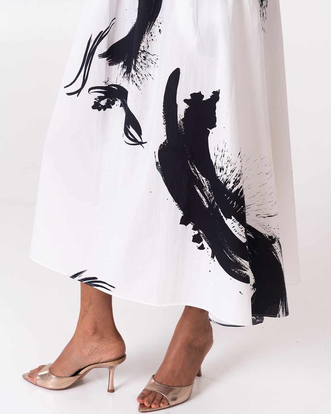 Fluid Skirt - White & Black