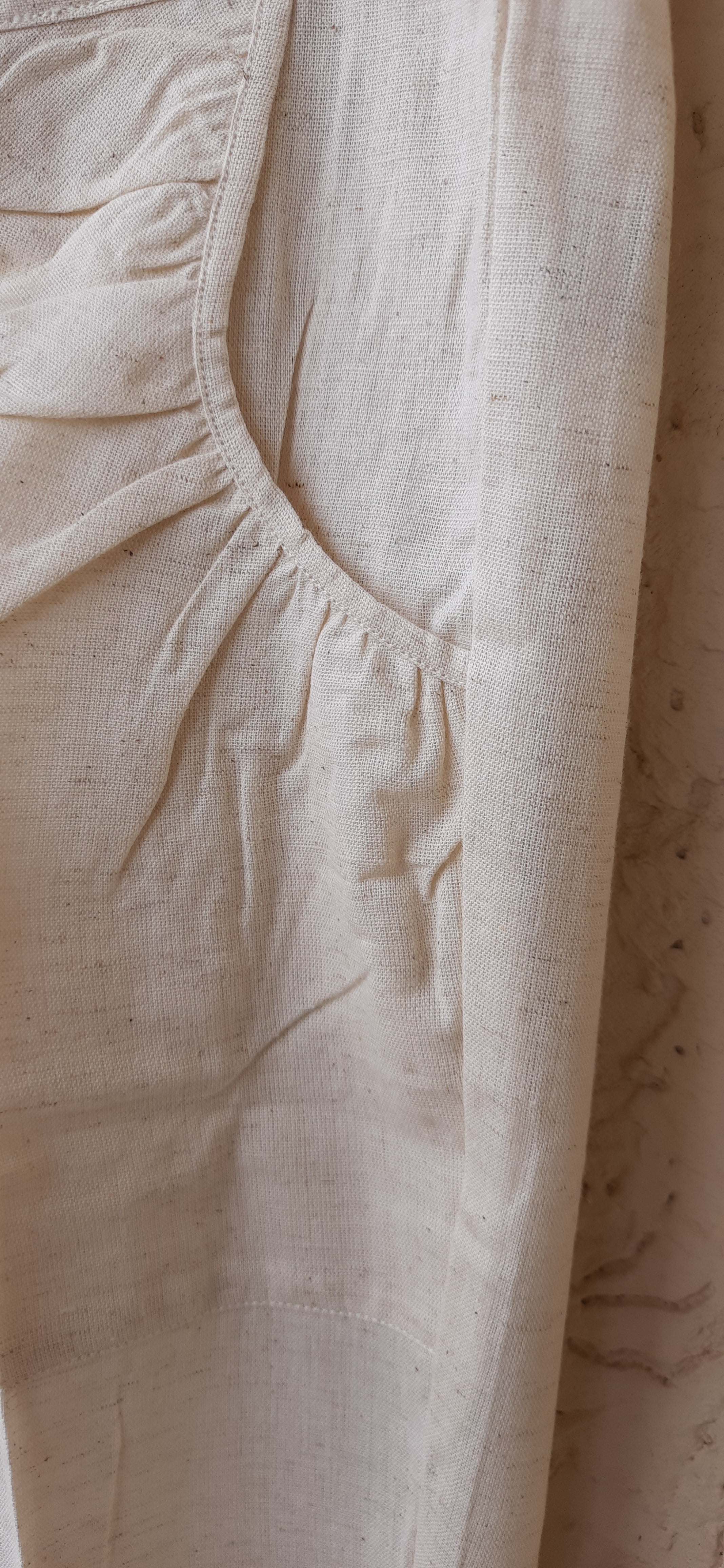 Cigarette pants made in comfortable cotton. Elastic on back waistband and deep pockets