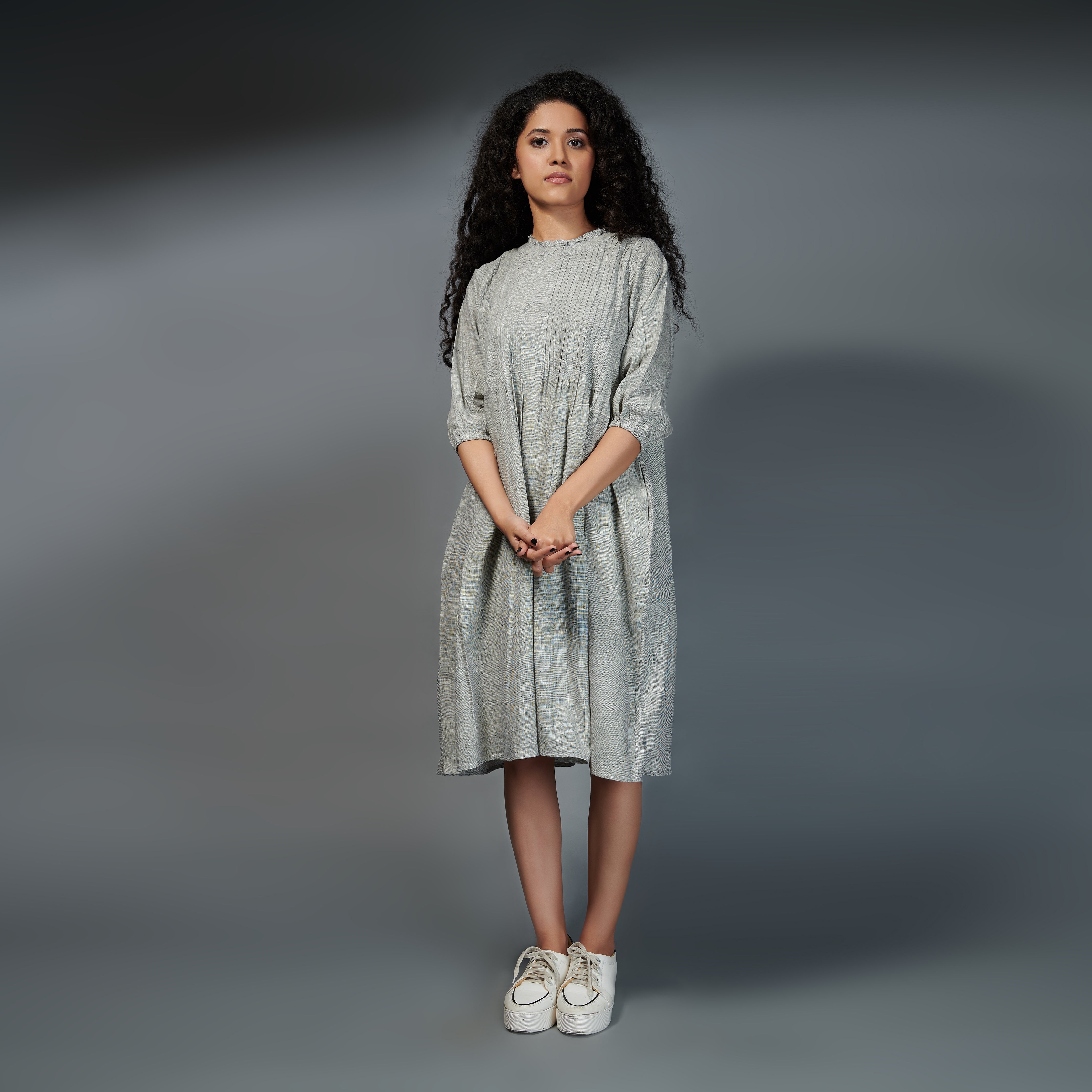 Pretty Pintuck dress – Grey