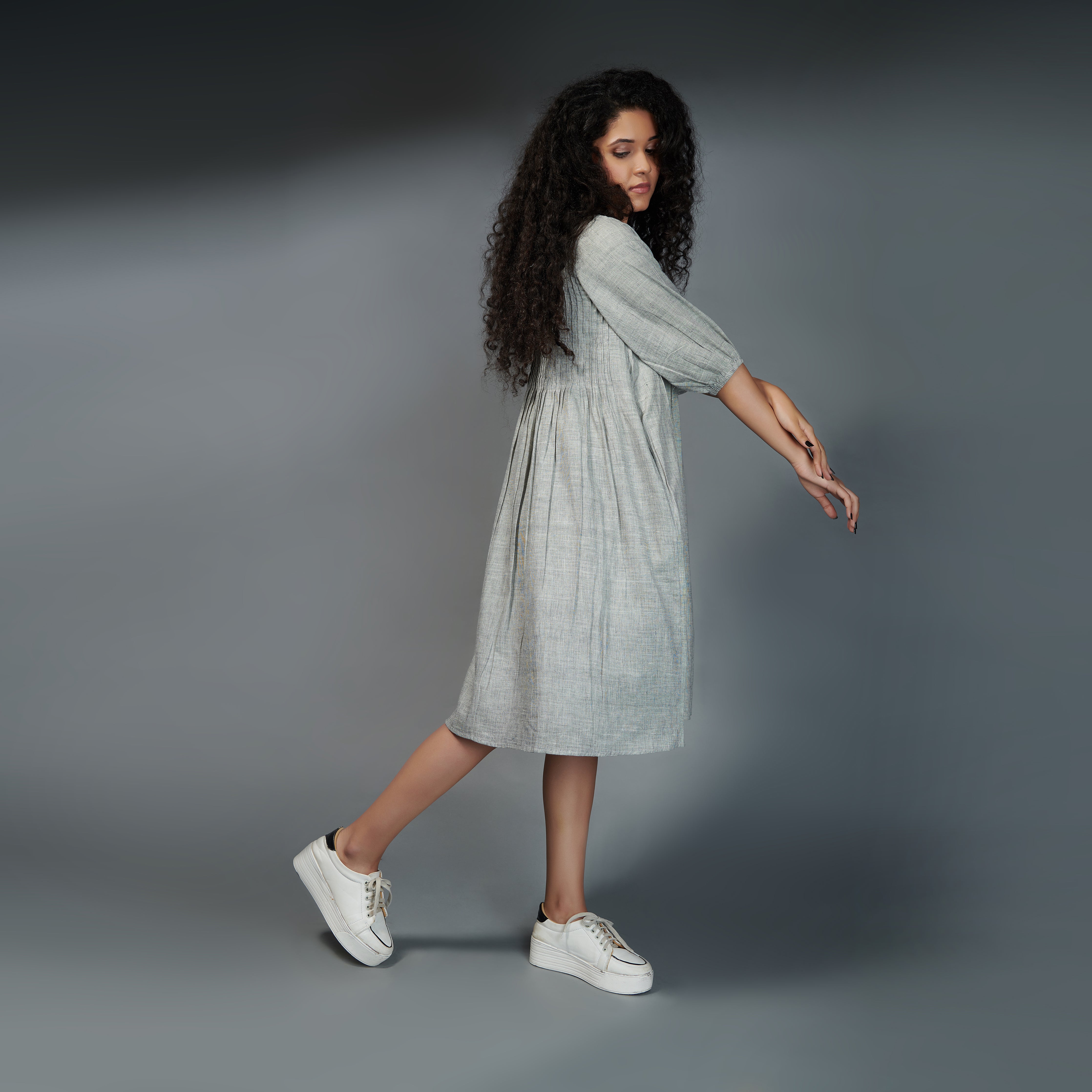 Pretty Pintuck dress – Grey