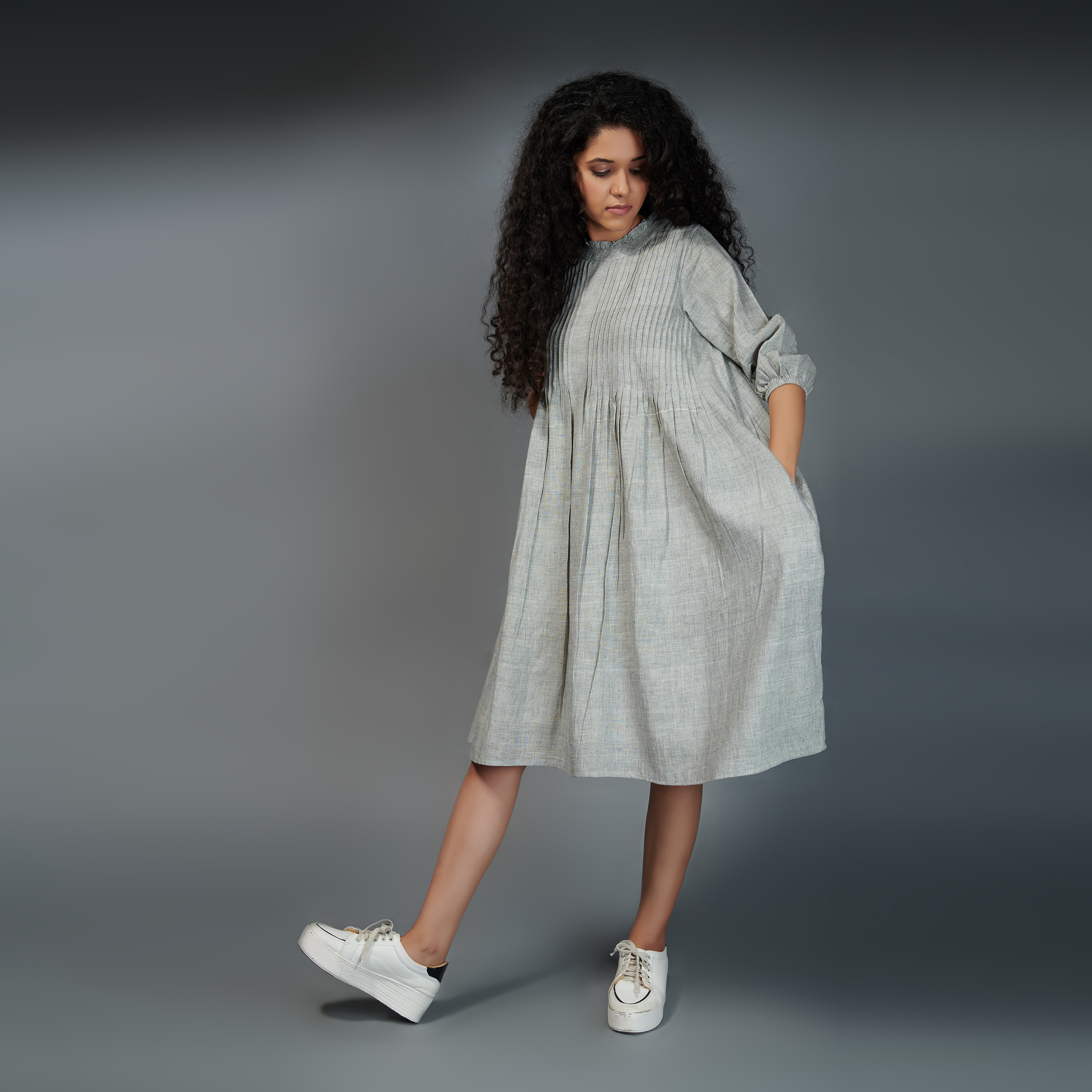 Pretty Pintuck dress – Grey