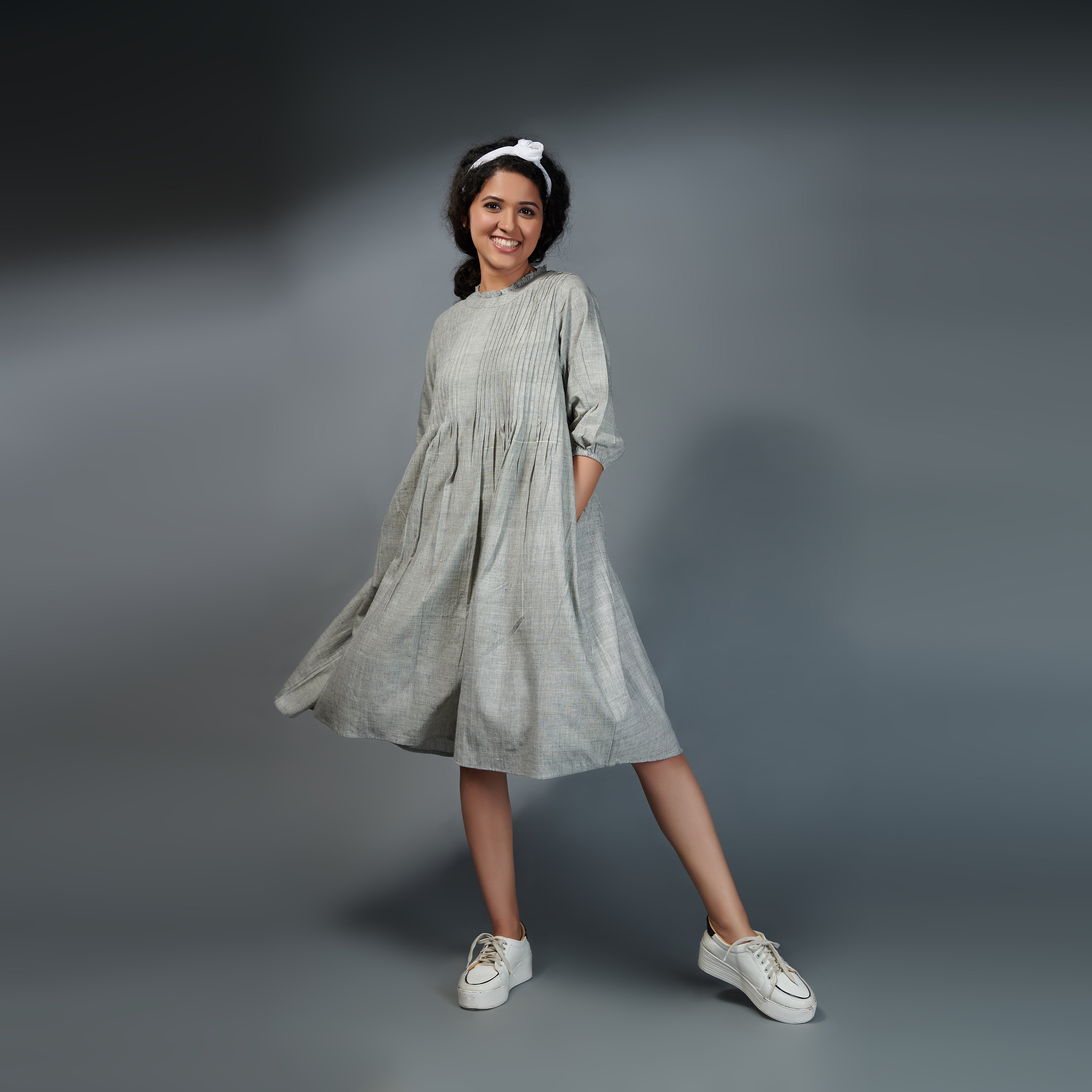 Pretty Pintuck dress – Grey