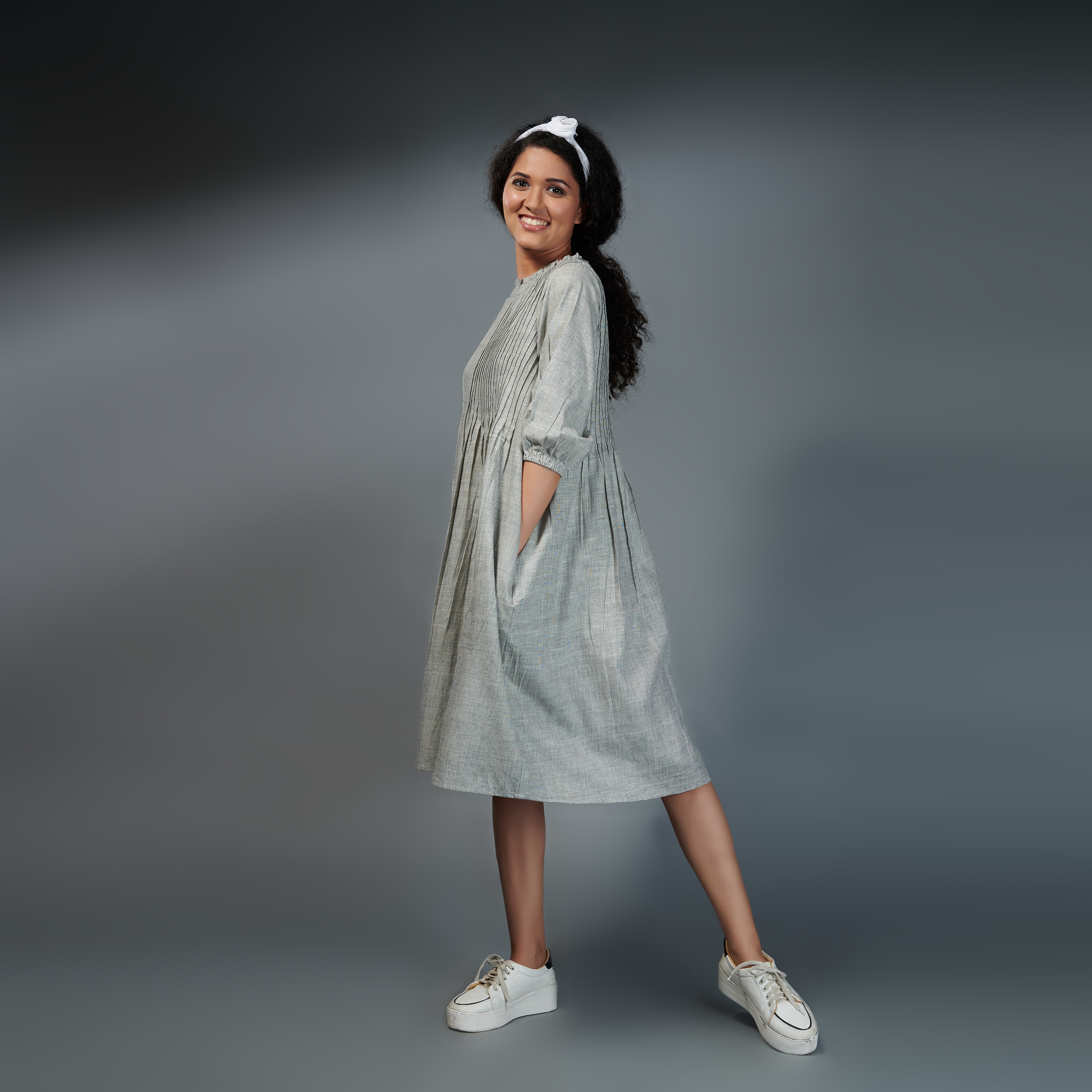 Pretty Pintuck dress – Grey